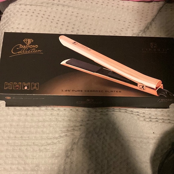 Used onceRosegoldceramic platesup to 450%has a cool tipcolor & heating safe!